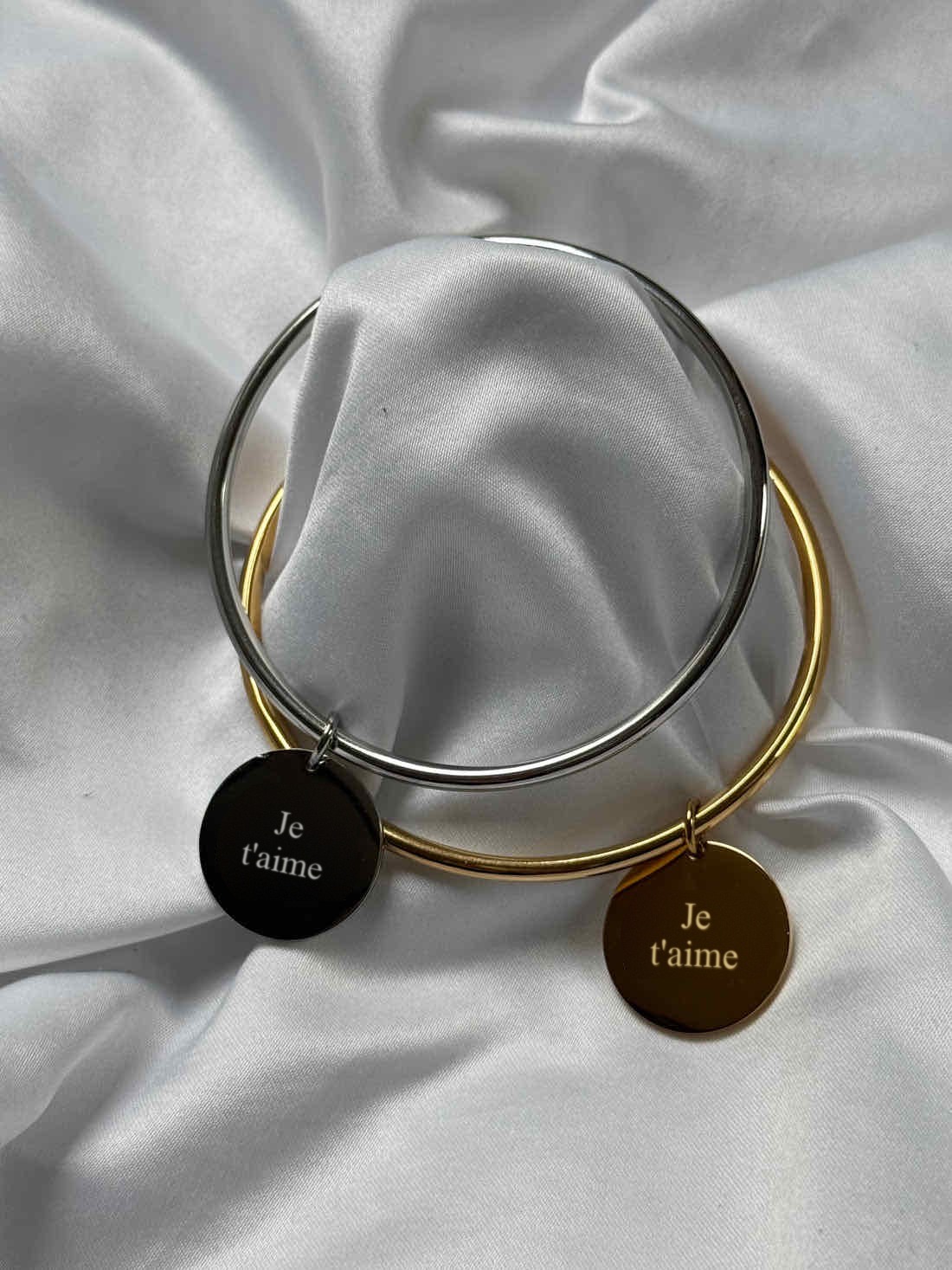 Bracelets LOVE argenté et doré sur satin, médailles Je t'aime