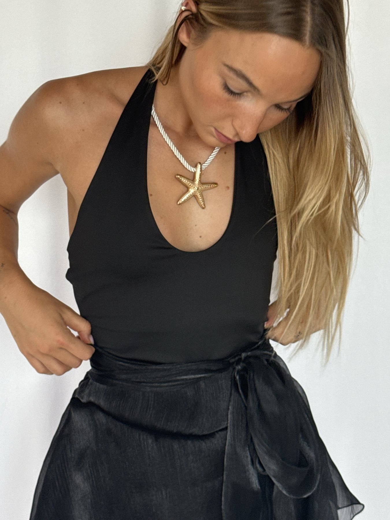Jupe-short RUBAN grise portée, photo 11