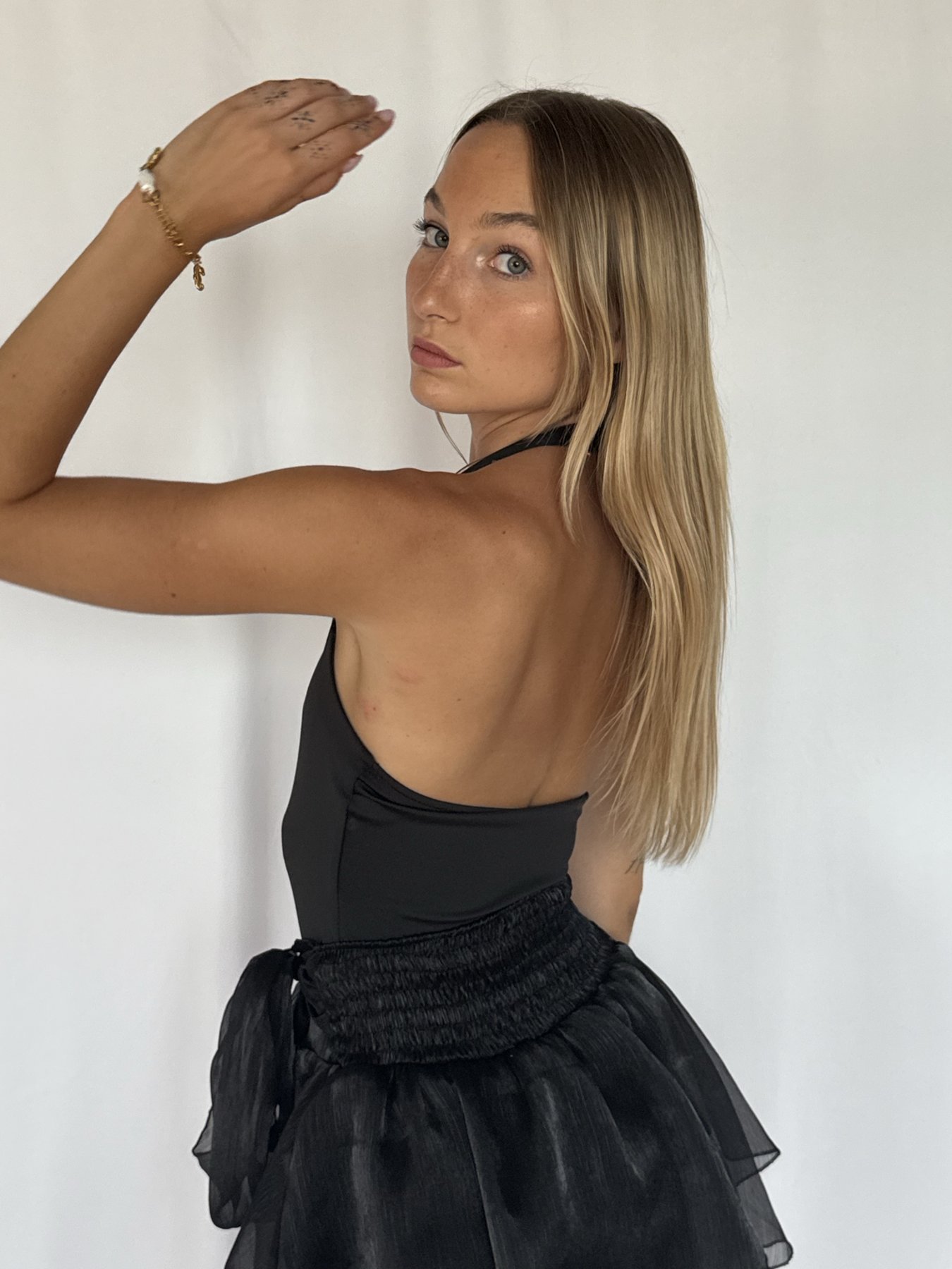Jupe-short RUBAN grise portée, photo 12